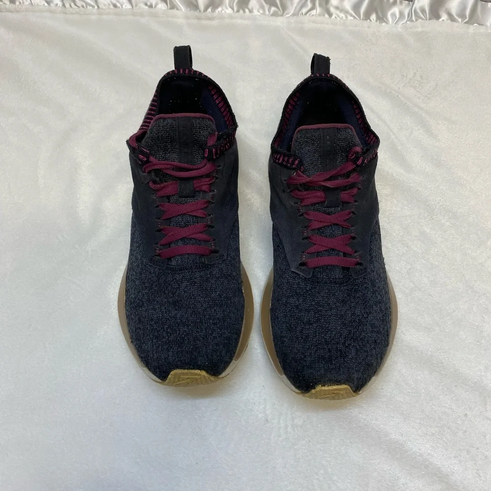 Brooks Ricochet LE women's running shoes in a black, grey, and burgundy Size 8.5 - Picture 2 of 11